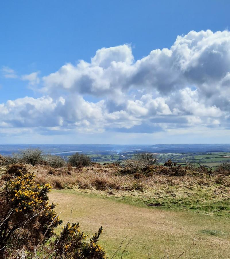 Campsite Summit Kit Hill Cornwall Panoramic Views Grass Pitch From 15pn Or Bella Bell Tent 75pn Callington