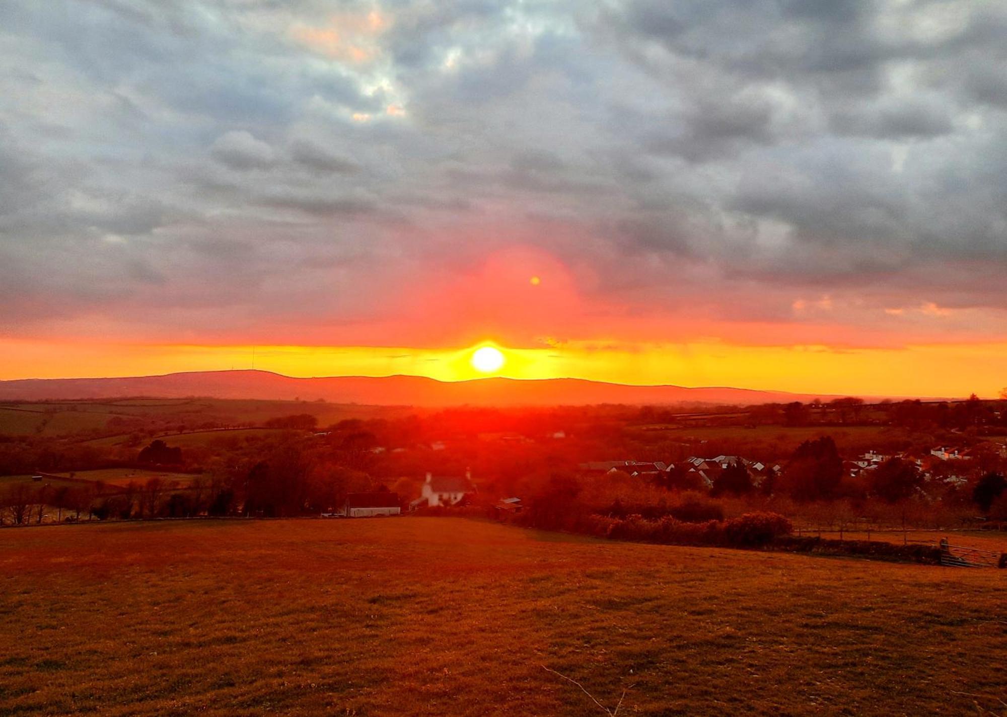 Summit Kit Hill Cornwall Panoramic Views Grass Pitch From 15pn Or Bella Bell Tent 75pn * Callington